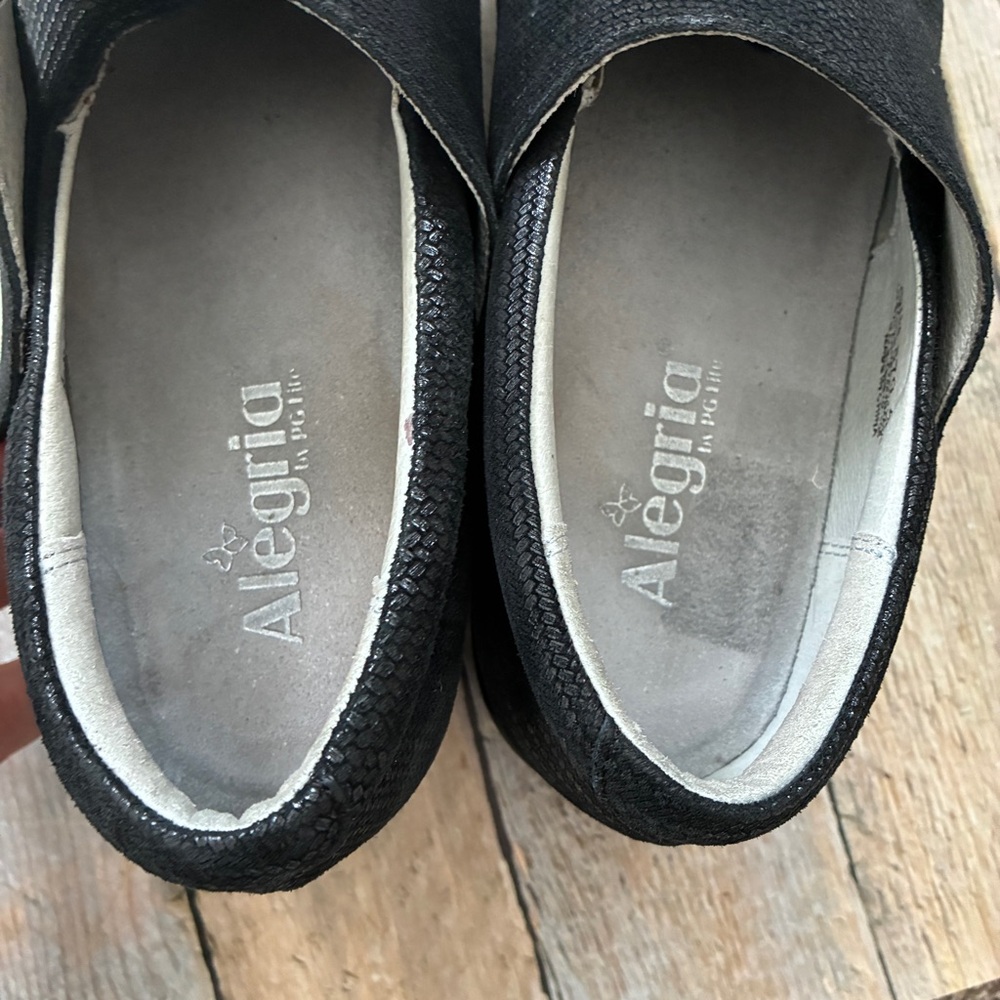 Alegria Lauryn Black Leather Shimmer Slip-On Shoes w/Cross Strap size 40 - Picture 5 of 6